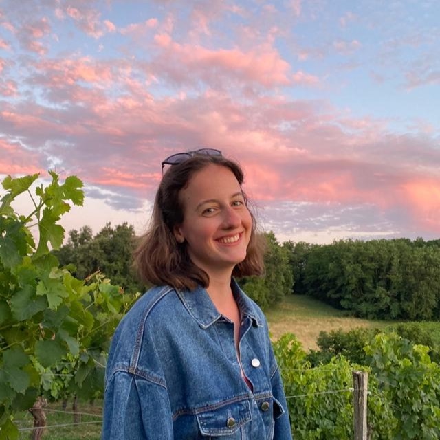 Portrait de Margaux Couderc, étudiante en Master Stratégies Numériques de Communication, 2024 – 2025