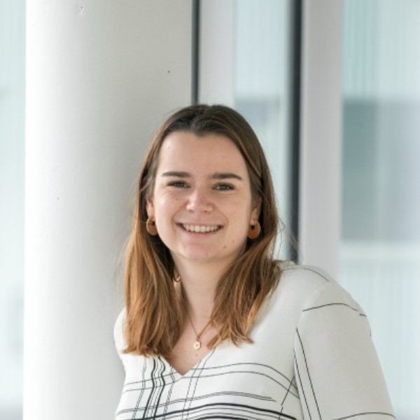 Portrait d'Inès Giffrain, étudiante en Master Intelligence économique, 2019 – 2020