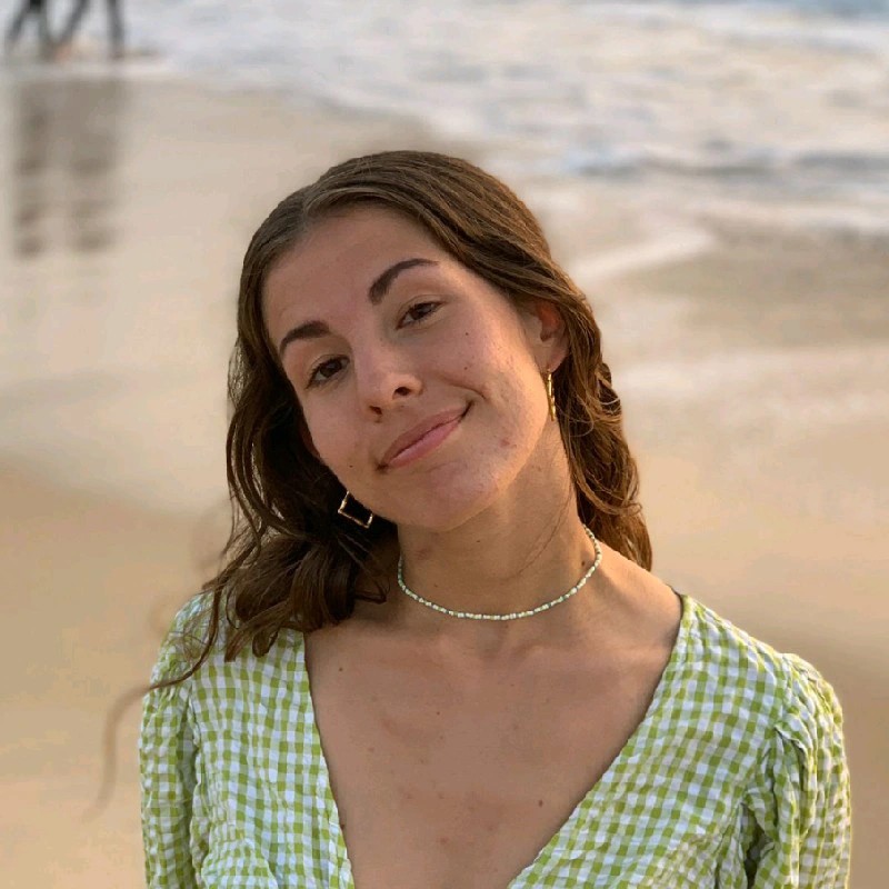 Portrait d'Elisa Germain, étudiante en Master Stratégies Numériques de Communication, 2024 – 2025