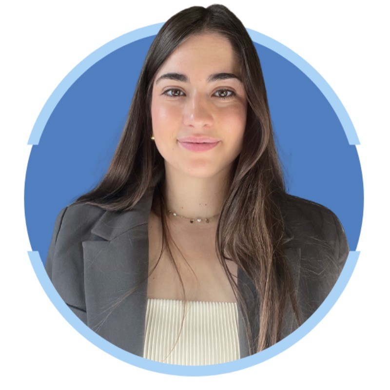 Portrait d'Estelle Burgot, étudiante en Master Stratégies Numériques de Communication, 2022 – 2023